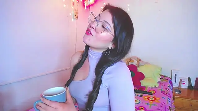 juli05star20 online show from January 7, 2025, 1:49 am