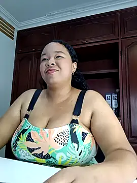 Snapshot of XMara chatting on January 13, 2025, 8:26 pm XMara online show from January 13, 2025, 8:26 pm