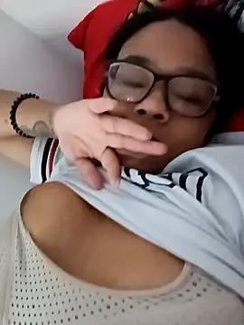 Snapshot of XMara chatting on February 9, 2025, 10:32 pm XMara online show from February 9, 2025, 10:32 pm