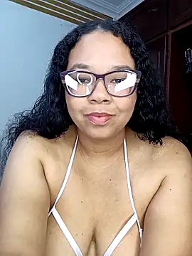 Snapshot of XMara chatting on February 13, 2025, 8:03 pm XMara online show from February 13, 2025, 8:03 pm