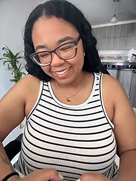 Snapshot of XMara chatting on September 15, 2025, 1:55 pm XMara online show from September 15, 2025, 1:55 pm