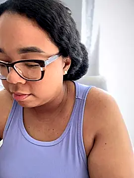 Snapshot of XMara chatting on October 1, 2025, 5:52 pm XMara online show from October 1, 2025, 5:52 pm