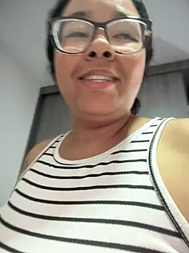 Snapshot of XMara chatting on October 15, 2025, 5:13 pm XMara online show from October 15, 2025, 5:13 pm