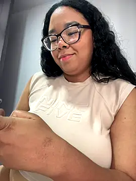 Snapshot of XMara chatting on October 21, 2025, 5:46 pm XMara online show from October 21, 2025, 5:46 pm