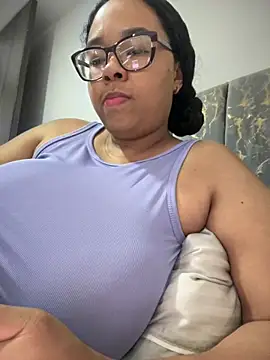 Snapshot of XMara chatting on October 24, 2025, 2:13 pm XMara online show from October 24, 2025, 2:13 pm