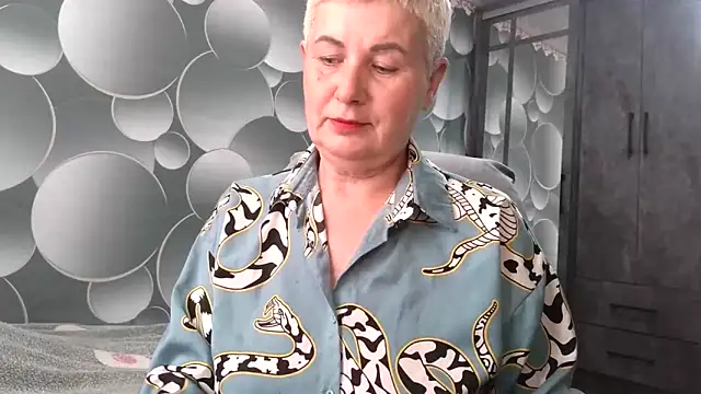 NicoleOlla online show from October 7, 2025, 5:15 am