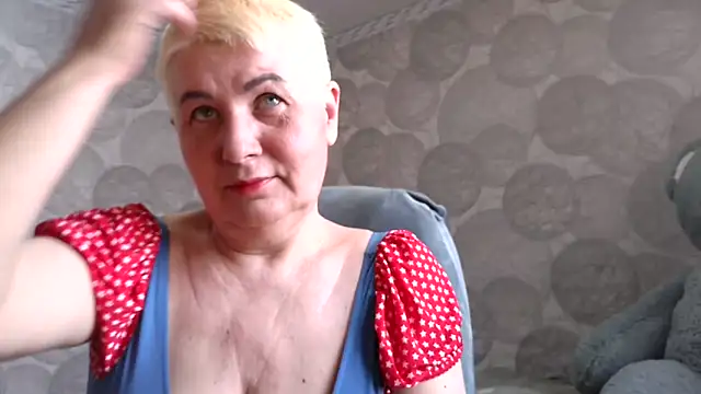 NicoleOlla online show from February 3, 2026, 4:21 am