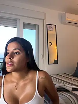 Snapshot of EmelyRogers chatting on October 7, 2025, 5:54 pm EmelyRogers online show from October 7, 2025, 5:54 pm