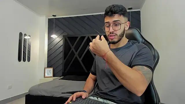 Liam Kleiin online show from November 18, 2025, 11:25 am