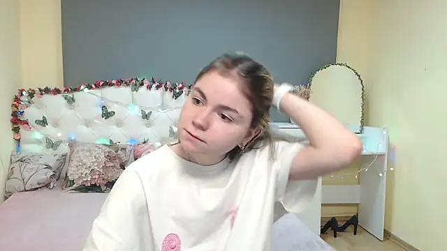 TinaRedly online show from February 22, 2026, 6:39 pm