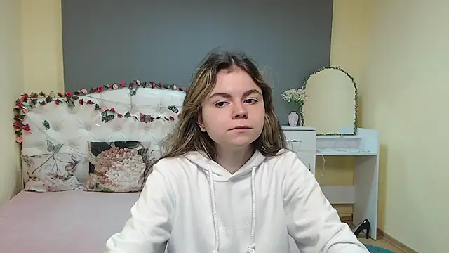 TinaRedly online show from March 15, 2026, 6:14 pm