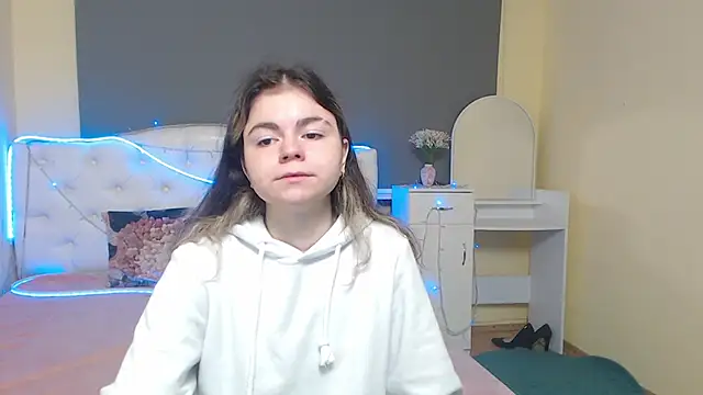 Snapshot of TinaRedly chatting on May 9, 2026, 5:23 am TinaRedly online show from May 9, 2026, 5:23 am