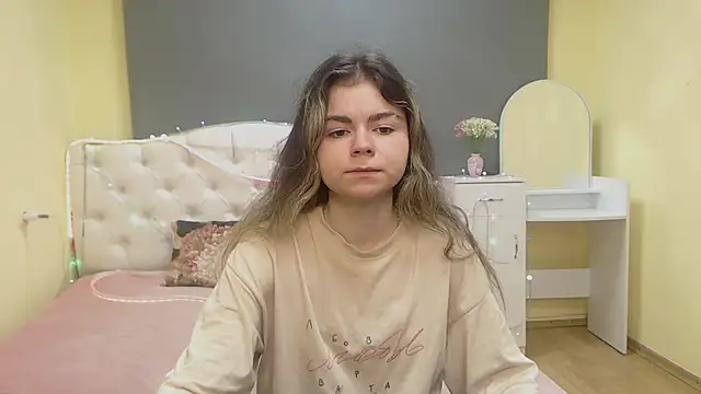 Snapshot of TinaRedly chatting on May 11, 2026, 6:05 pm TinaRedly online show from May 11, 2026, 6:05 pm