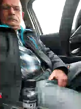 Snapshot of bottomhairy chatting on December 13, 2024, 11:02 am bottomhairy online show from December 13, 2024, 11:02 am