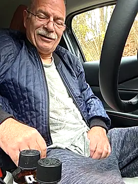 Snapshot of bottomhairy chatting on November 12, 2025, 11:10 am bottomhairy online show from November 12, 2025, 11:10 am