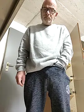 Snapshot of bottomhairy chatting on February 23, 2026, 2:03 pm bottomhairy online show from February 23, 2026, 2:03 pm