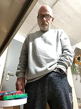 Snapshot of bottomhairy chatting on March 1, 2026, 3:47 pm bottomhairy online show from March 1, 2026, 3:47 pm