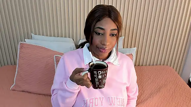 Snapshot of charlottebrowns_ chatting on November 10, 2025, 12:15 pm charlottebrowns online show from November 10, 2025, 12:15 pm