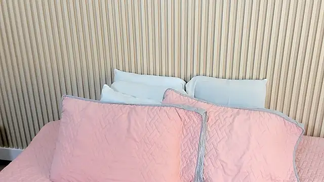 Snapshot of charlottebrowns_ chatting on November 17, 2025, 1:39 pm charlottebrowns online show from November 17, 2025, 1:39 pm