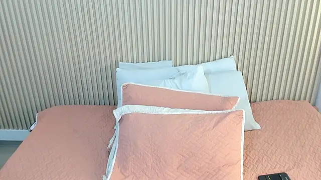 Snapshot of charlottebrowns_ chatting on December 2, 2025, 12:21 pm charlottebrowns online show from December 2, 2025, 12:21 pm