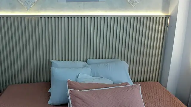 Snapshot of charlottebrowns_ chatting on December 18, 2025, 12:22 pm charlottebrowns online show from December 18, 2025, 12:22 pm