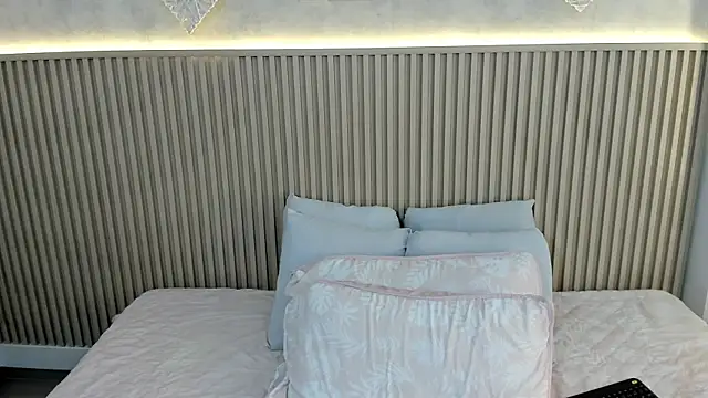 Snapshot of charlottebrowns_ chatting on February 14, 2026, 12:46 pm charlottebrowns online show from February 14, 2026, 12:46 pm