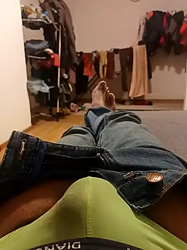 maleesa online show from November 21, 2025, 4:27 pm