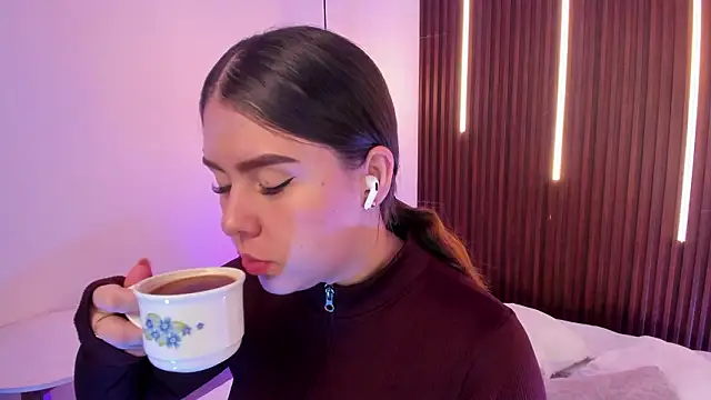 ArianaBaker online show from March 25, 2026, 1:28 pm