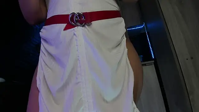 LaureenHills online show from March 4, 2026, 1:33 am