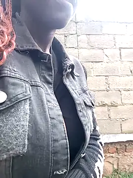 Snapshot of Swirly_blac chatting on March 2, 2026, 8:21 am Swirly blac online show from March 2, 2026, 8:21 am