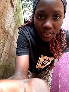 Snapshot of Swirly_blac chatting on March 26, 2026, 7:36 am Swirly blac online show from March 26, 2026, 7:36 am