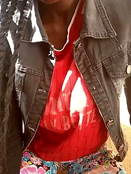 Snapshot of Swirly_blac chatting on April 1, 2026, 6:25 am Swirly blac online show from April 1, 2026, 6:25 am