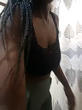 Snapshot of Swirly_blac chatting on April 5, 2026, 1:30 pm Swirly blac online show from April 5, 2026, 1:30 pm