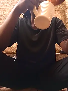 Snapshot of Swirly_blac chatting on April 14, 2026, 7:03 am Swirly blac online show from April 14, 2026, 7:03 am