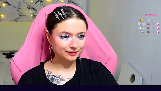 Snapshot of me__hanna chatting on March 5, 2025, 10:32 pm me hanna online show from March 5, 2025, 10:32 pm