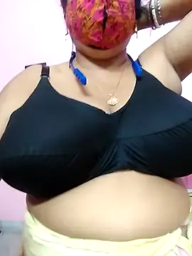 Snapshot of Kayra_34 chatting on October 14, 2025, 9:43 am Kayra 34 online show from October 14, 2025, 9:43 am