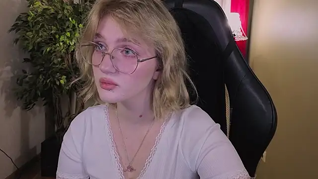 ELLIEJAY online show from March 5, 2026, 5:14 am