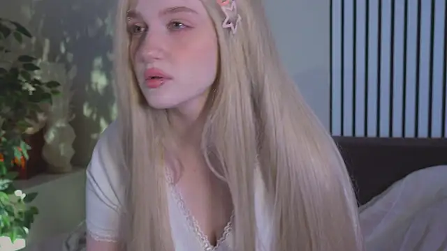 ELLIEJAY online show from April 12, 2026, 7:13 am