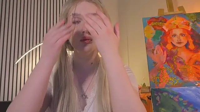 ELLIEJAY online show from April 18, 2026, 5:33 am