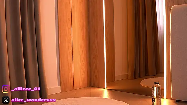 VanessaSimon online show from March 15, 2026, 6:19 am