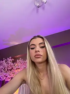 Snapshot of HaileyMadow chatting on April 20, 2026, 6:16 am HaileyMadow online show from April 20, 2026, 6:16 am