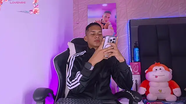 dilan alfonzo online show from April 7, 2026, 3:40 am