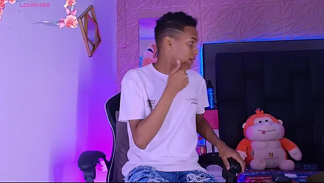 Snapshot of dilan_alfonzo chatting on June 11, 2026, 3:43 pm dilan alfonzo online show from June 11, 2026, 3:43 pm