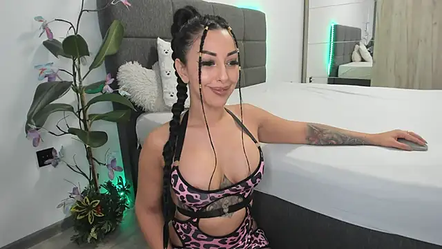 AlenaBay online show from April 11, 2026, 7:45 am