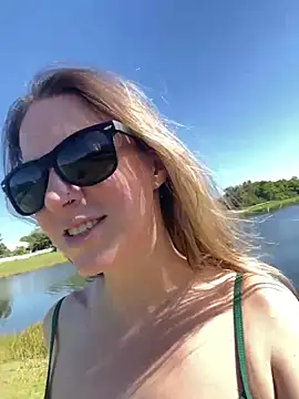 molly witha chance online show from March 6, 2025, 7:43 pm