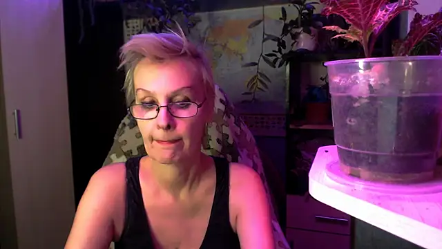 HelgaHimmell online show from April 9, 2026, 9:31 pm