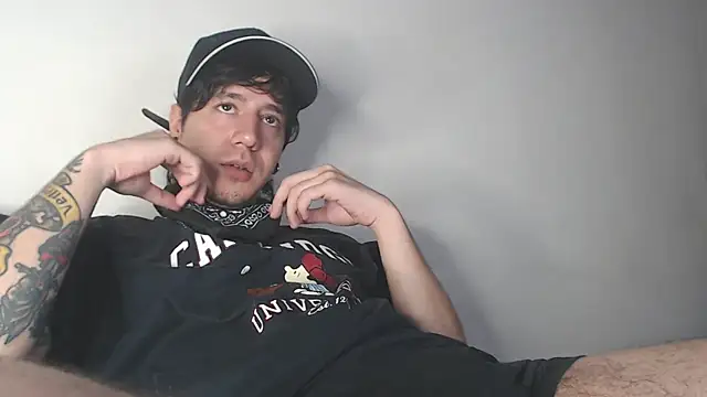 Snapshot of AndyBetti chatting on December 3, 2025, 1:57 am AndyBetti online show from December 3, 2025, 1:57 am