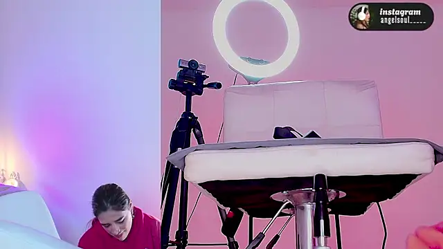 Angelst   online show from March 8, 2026, 8:07 am