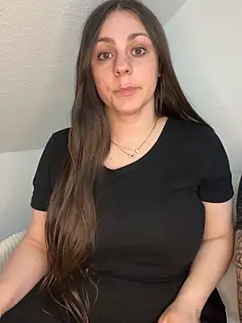 Snapshot of Loella-Rose chatting on March 27, 2026, 10:53 pm Loella-Rose online show from March 27, 2026, 10:53 pm