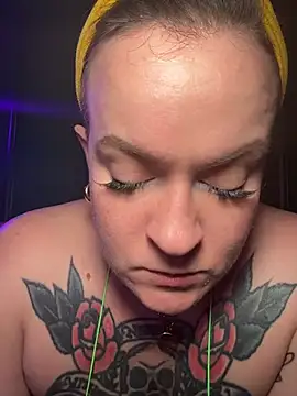 quinnmariexo online show from May 27, 2026, 1:57 am